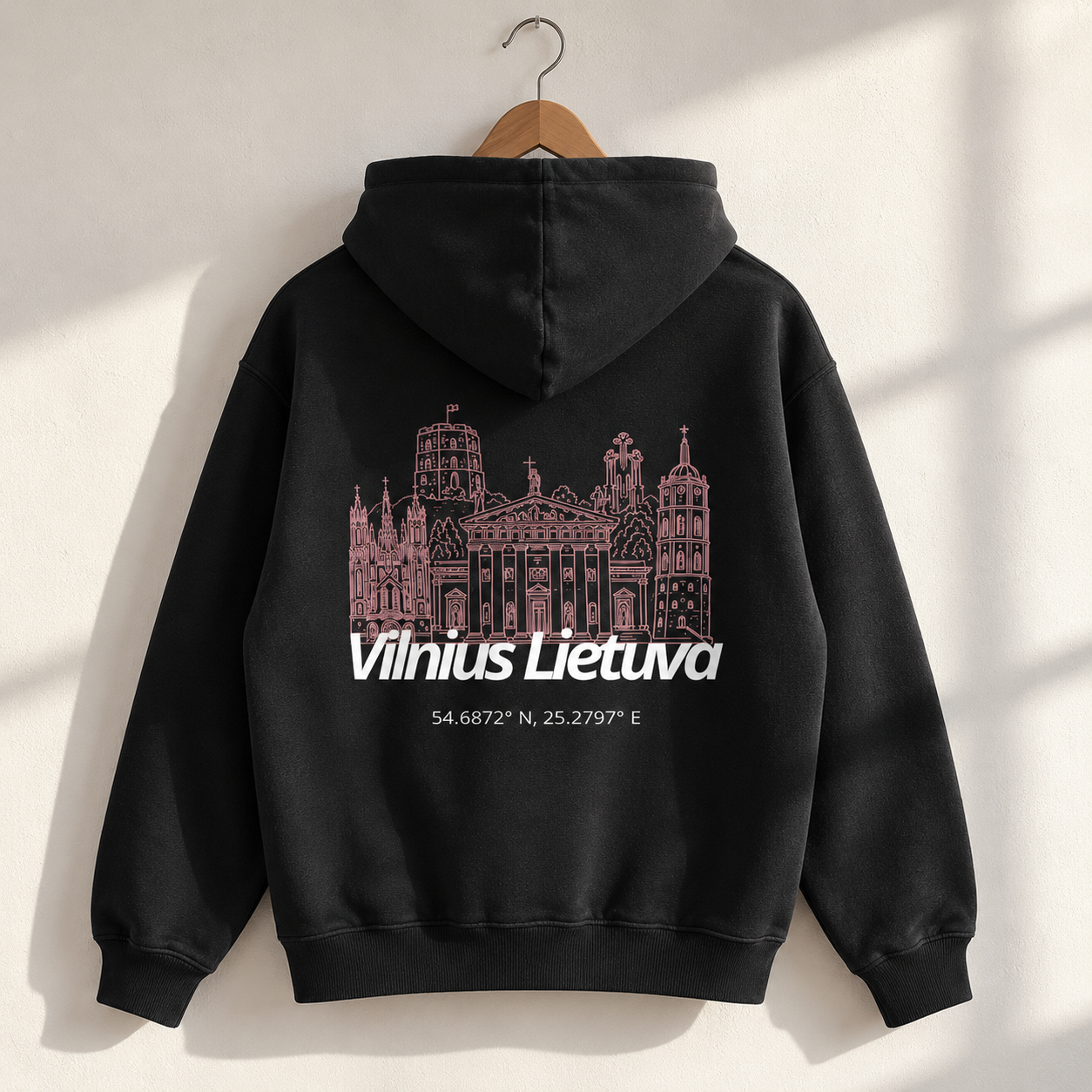 Hoodie noir Vilnius, illustration rose au dos
